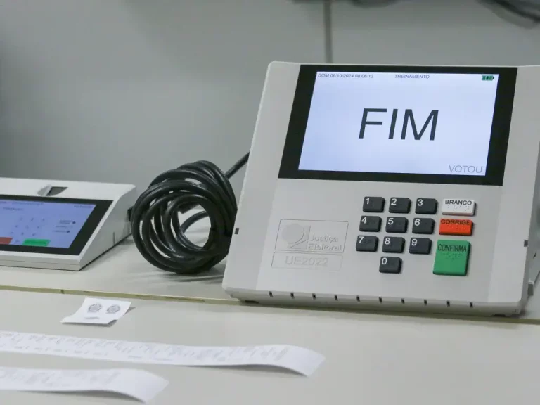 Ordem de votação nas urnas estabelece como primeiro voto o de vereador e depois o de prefeito. Foto: José Cruz/Agência Brasil