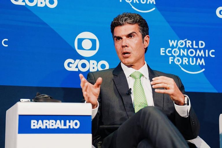 Governador do pará, Helder Barbalho, decretou emergência no estado por causa das queimadas. Foto: worldeconomicforum / Boris Baldinger