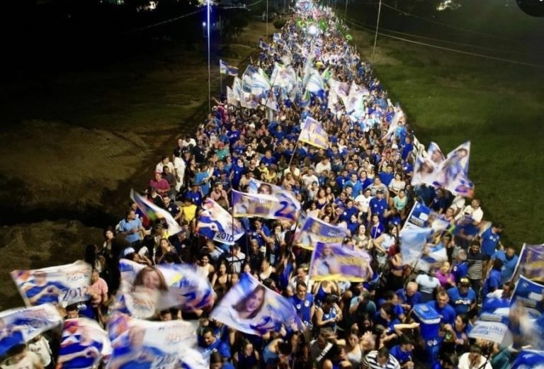 Tradicional “Passeata das Mulheres”, “arrastou” uma multidão do bairro Paraíso até o centro da cidade. Foto: Assessoria