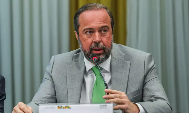 Ministro das Minas e Energia, Alexandre Silveira, fez pedido de plano de contingência durante reunião do Comitê de Monitoramento do Setor Elétrico (CMSE). Foto: Agência Brasil