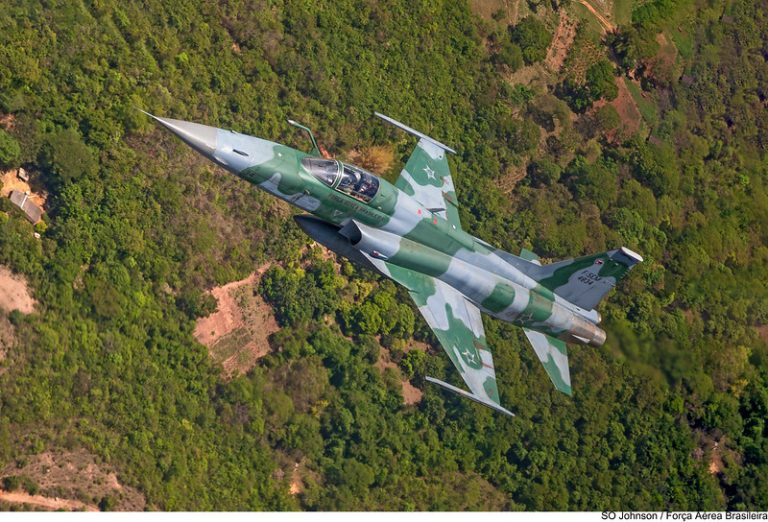 Piloto do avião que caiu no RN conseguiu direcionar a aeronave para área de mata. Foto: Johnson Barros/FAB/Flickr