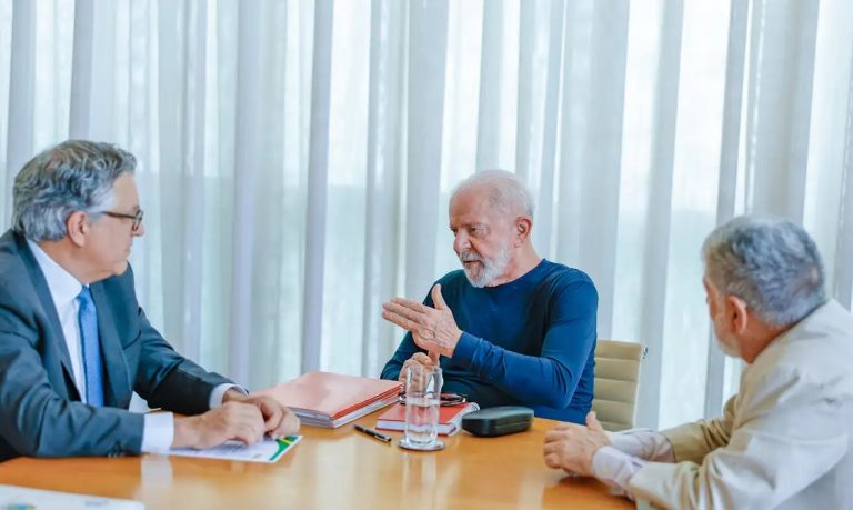 Presidente Lula teve reuniões com ministros nesta segunda-feira (21). Foto: Ricardo Stuckert/PR