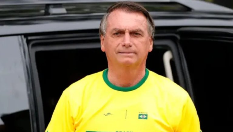 "Só tem em cima da direita, em cima da esquerda não tem nada", disse o ex-presidente Bolsonaro. Foto: Reprodução