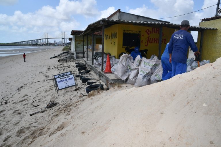 Avanço do mar em Natal tem gerado prejuízos na orla da cidade. Foto: Emanuel Amaral/Secom Natal