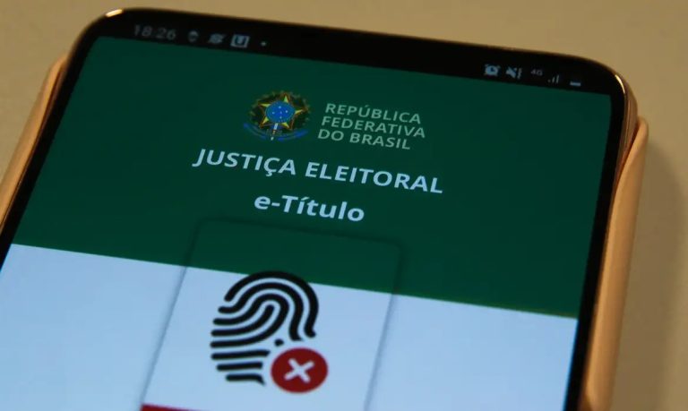 Para justificar o voto pelo celular, por meio do e-Título, o eleitor precisa ter baixado o aplicativo até sábado (26). Foto: Marcello Casal/Agência Brasil