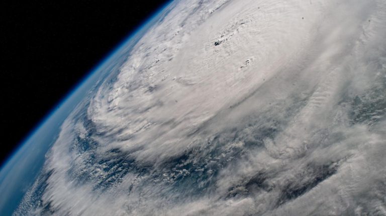 Furacão Milton estava centrado a cerca de 485 quilômetros a sudoeste de Tampa, na Costa do Golfo da Flórida. Foto: Nasa