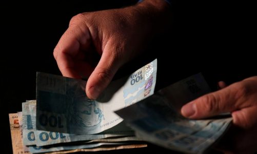 Imposto mínimo para milionários pode repor perdas com a isenção do Imposto de Renda para quem ganha até R$ 5 mil. Foto: José Cruz/Agência Brasil