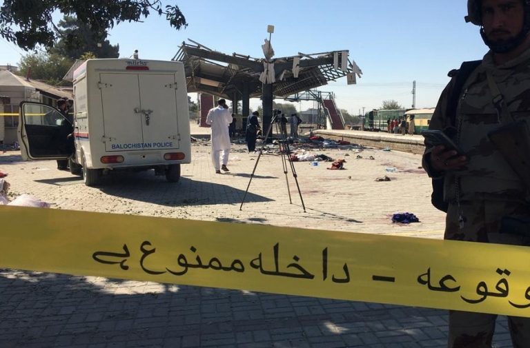 Mais de cem passageiros aguardavam o trem em Quetta, quando o ataque aconteceu. Foto: Reprodução