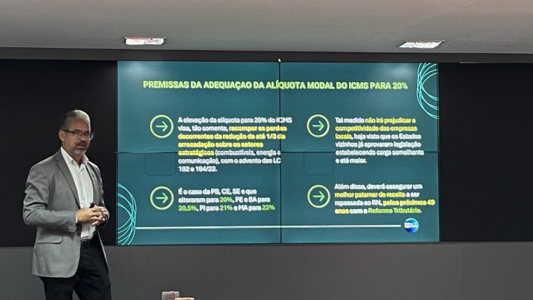 Secretário executivo do Tesouro, Álvaro Bezerra, explicou os projetos que compõem o ajuste fiscal no RN. Foto: Everton Dantas/NOVO Notícias