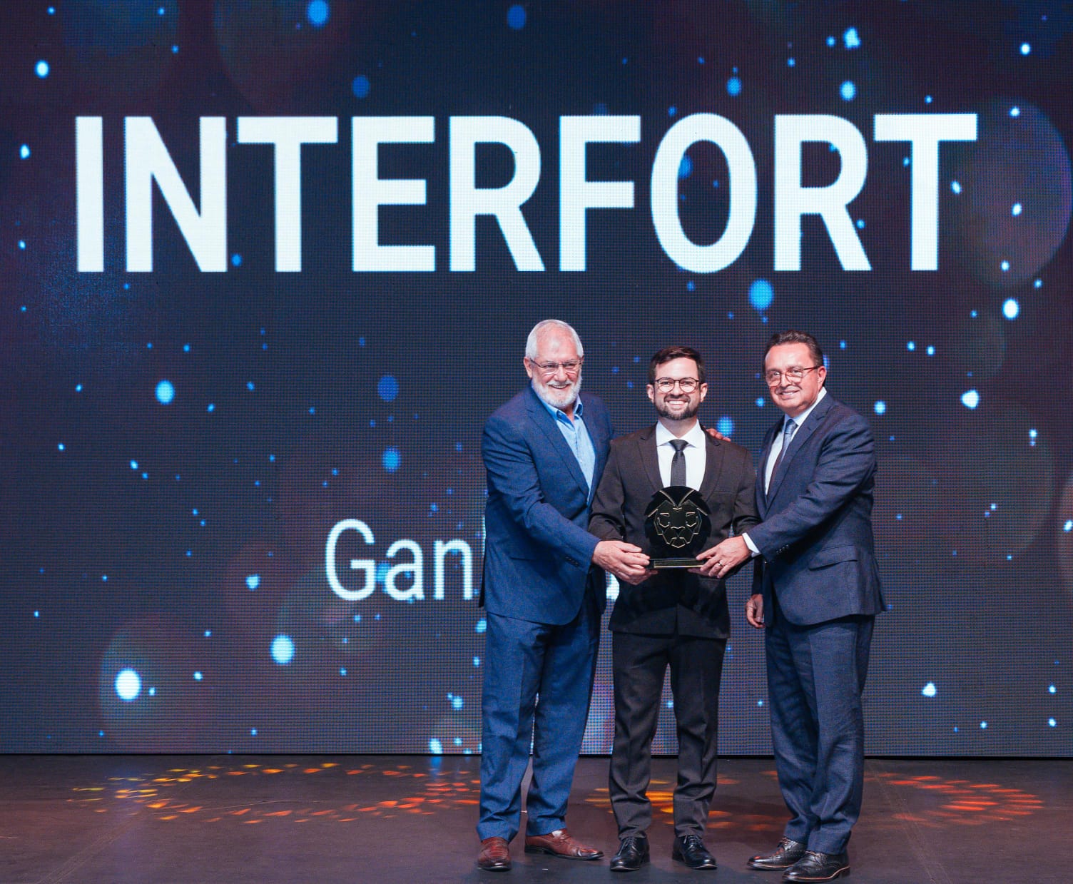 Dsnet Interfort Com atuação em 12 estados do Brasil, a Interfort Segurança recebe ...