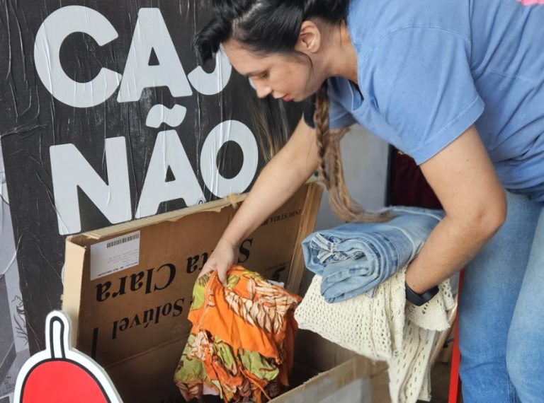 Quem quiser fazer sua doação e ter direito ao desconto é só ir a uma das lojas Sem Etiqueta. Foto: Divulgação