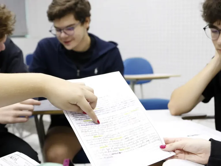 Tema da redação do Enem 2024 deverá ter relação com debates atuais e discussões que afetam os brasileiros. Foto: Bruno Peres/Agência Brasil