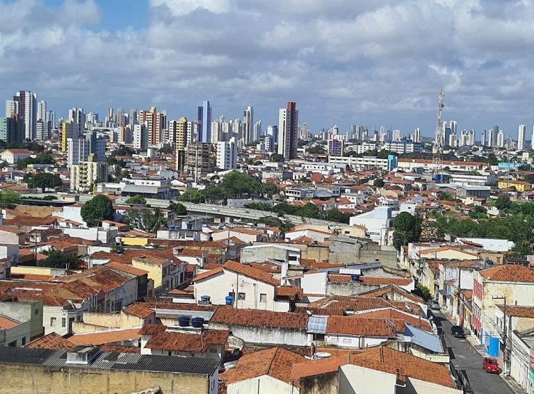 Nova legislação abrange edificações residenciais, não residenciais, mistas e galpões construídos sem o devido licenciamento urbanístico. Foto: Kívia Pandolphi/Semurb