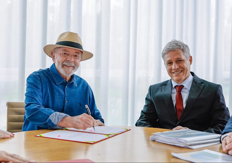 De acordo com o ministro do Desenvolvimento Agrário, Paulo Teixeira, a nova lei torna a Política Nacional de Economia Solidária uma ação de estado. Foto: Ricardo Stuckert/PR