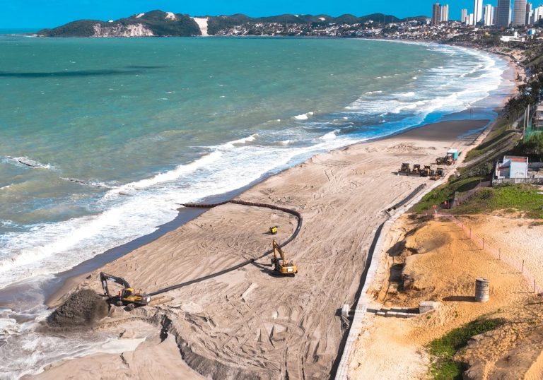 Na manhã desta quinta-feira (19), o MPF realizou uma diligência na obra da engorda de Ponta negra. Fotos: Cedida