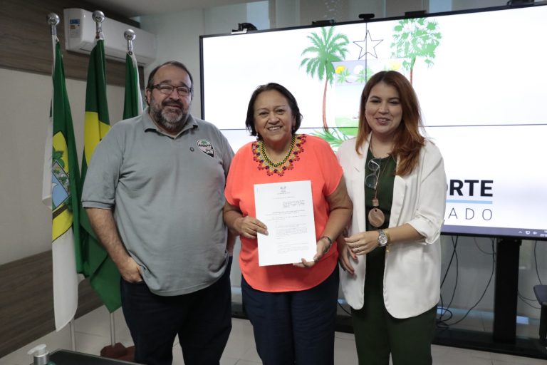 Lei que dá desconto no IPVA para carros movidos a GNV foi sancionada pela governadora Fátima Bezerra. Foto: Sandro Menezes/AssecomRN