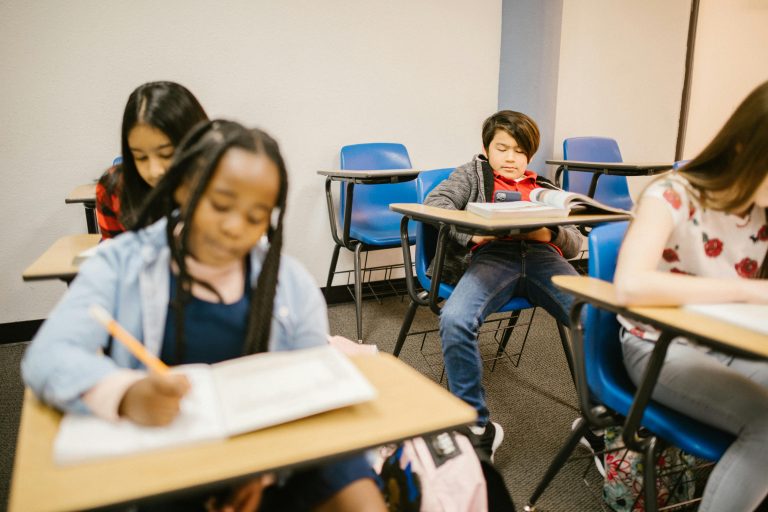 Proibição de celulares nas escolas vale para a educação básica: educação infantil, ensino fundamental e médio. Foto: RDNE Stock project/Pexels