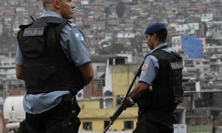 O uso de arma de fogo deve ser feito como medida de "último recurso". Foto: Tânia Rêgo/Agência Brasil