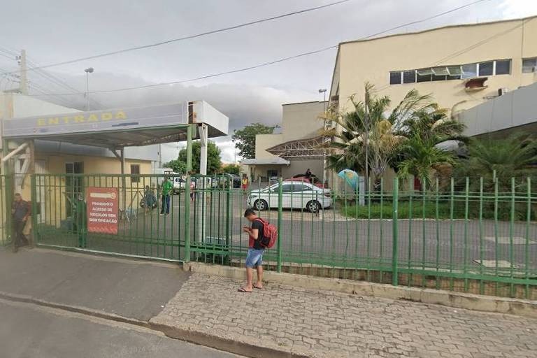 Hospital Estadual Dirceu Arcoverde, em Parnaíba, fez o atendimento inicial às crianças sob suspeita de envenenamento. Foto: Google Street View