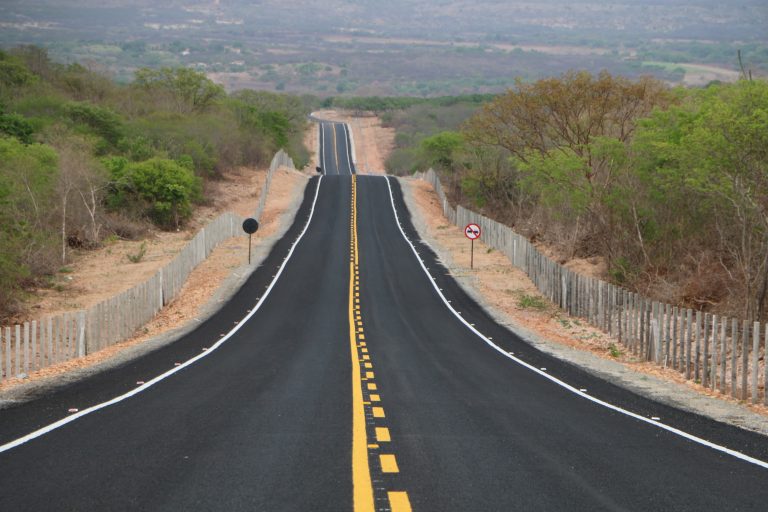 Estrada de acesso ao Santuário Irmã Lindalva, em Assu, teve investimento de R$ 6,5 milhões. Foto: Carlos Costa/Assecom RN