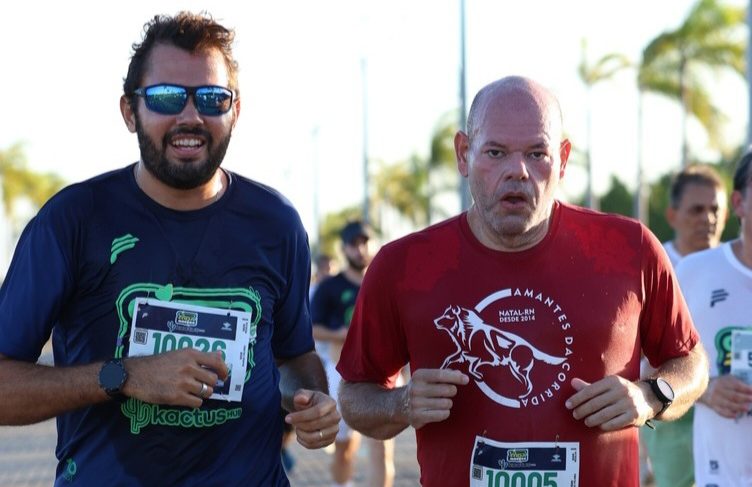 Os jornalistas Thyago Macedo e Fred Carvalho são corredores. Foto: Divulgação