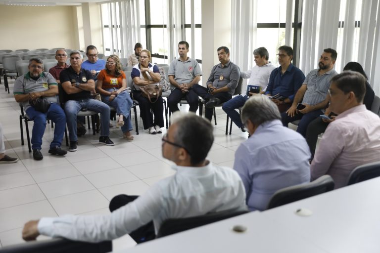 Representantes de sindicatos se reuniram com secretário Pedro Lopes para receber informações sobre o salário dos servidores estaduais. Foto: Humberto Lopes/Assecom RN