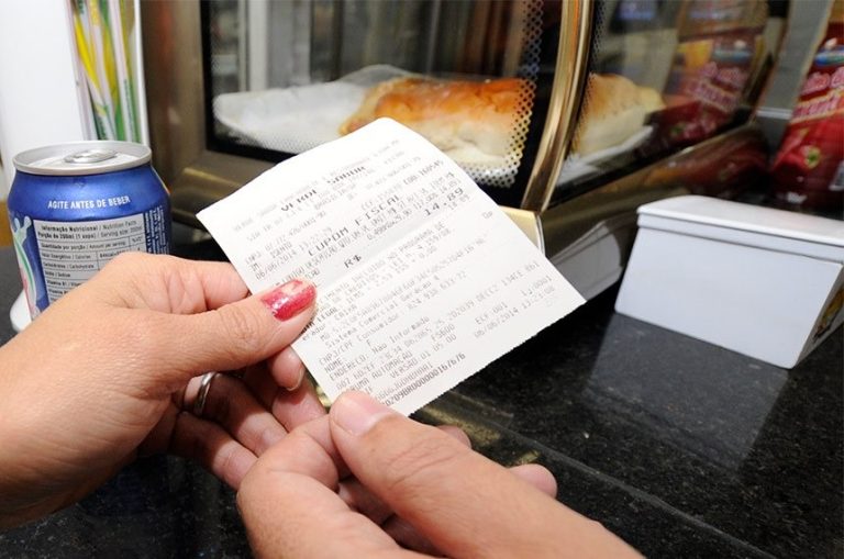 No caso da emissão de notas fiscais eletrônicas, por exemplo, muitos municípios ainda não têm a ferramenta implementada. Foto: Pedro França/Agência Senado